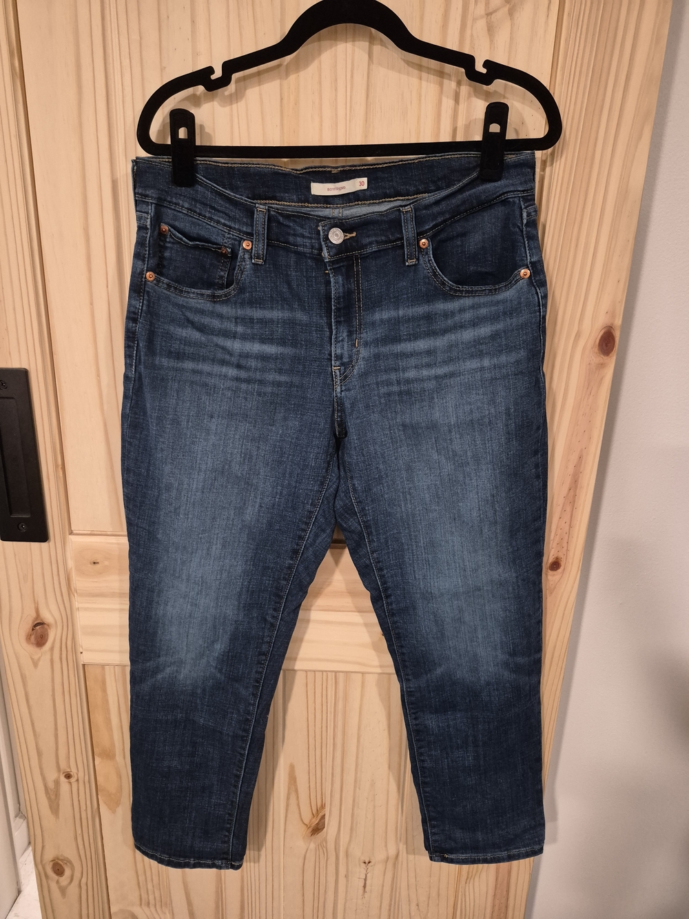 Levis Women’s Cropped Ankle Jeans in Dark Blue Wash